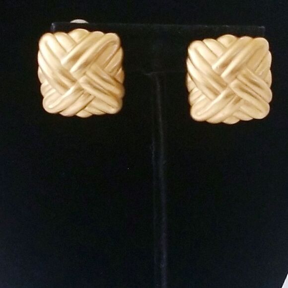 Anne Klien signature satin gold Matte textured square earrings - Picture 1 of 8